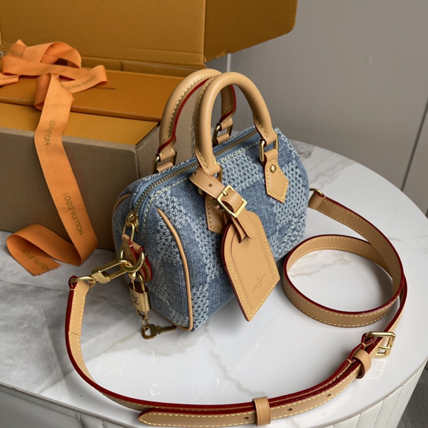 ルイヴィトンバッグ背面デザイン